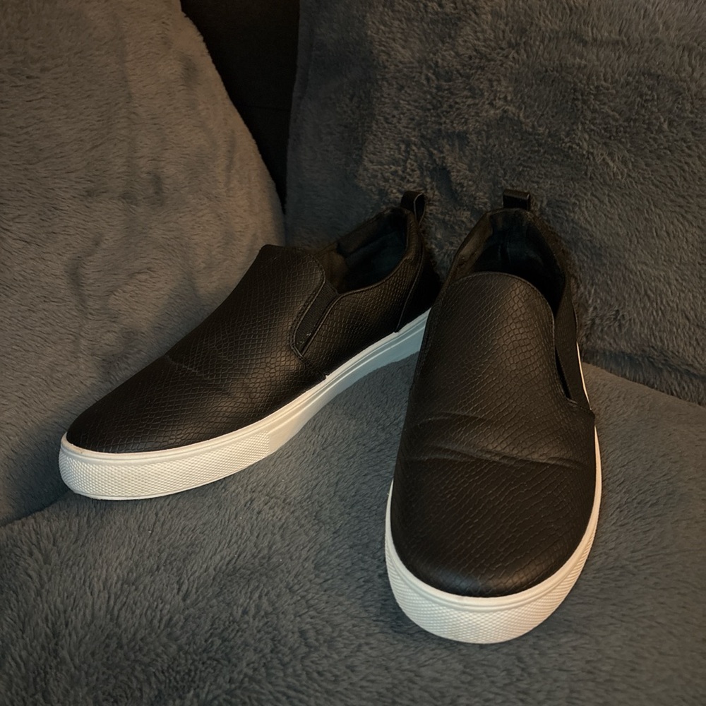 Size 11 Black and White faux leather snakeskin print slip-on sneakers